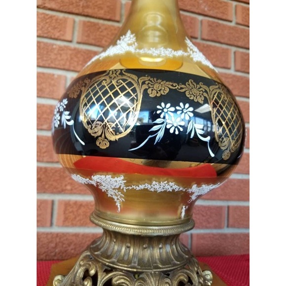 Hollywood Regency MCM Reverse Painted Gilt Gold and Black Lacquer Table Lamp - Picture 2 of 10